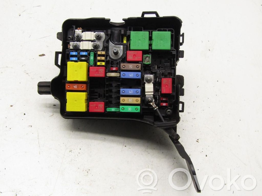 Opel Crossland X Fuse box set 