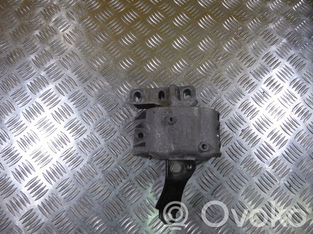 Volkswagen Golf IV Engine mount bracket 