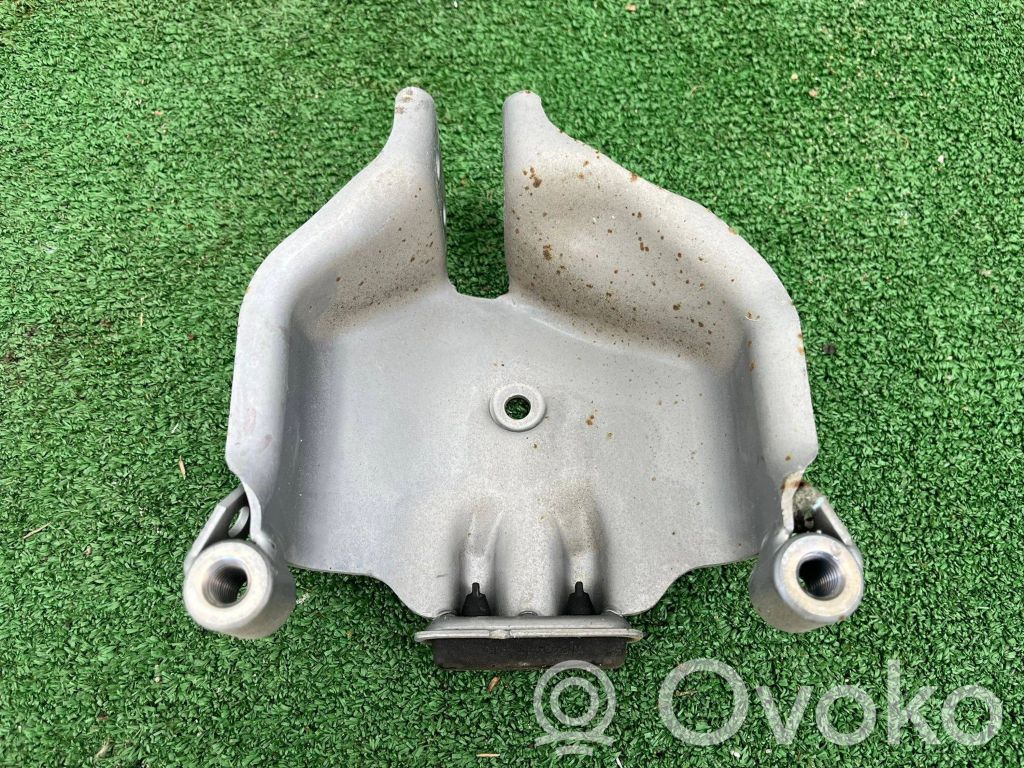Audi A8 S8 D4 4H Engine mounting bracket 