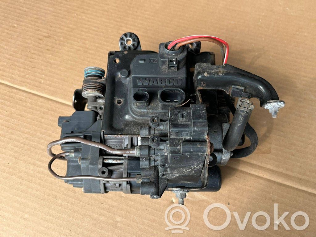 Audi Q7 4M Air suspension compressor/pump 