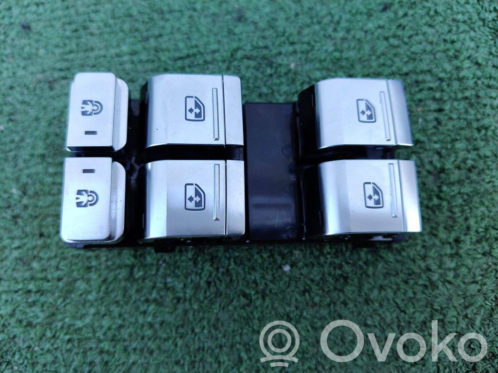 Audi e-tron Electric window control switch 