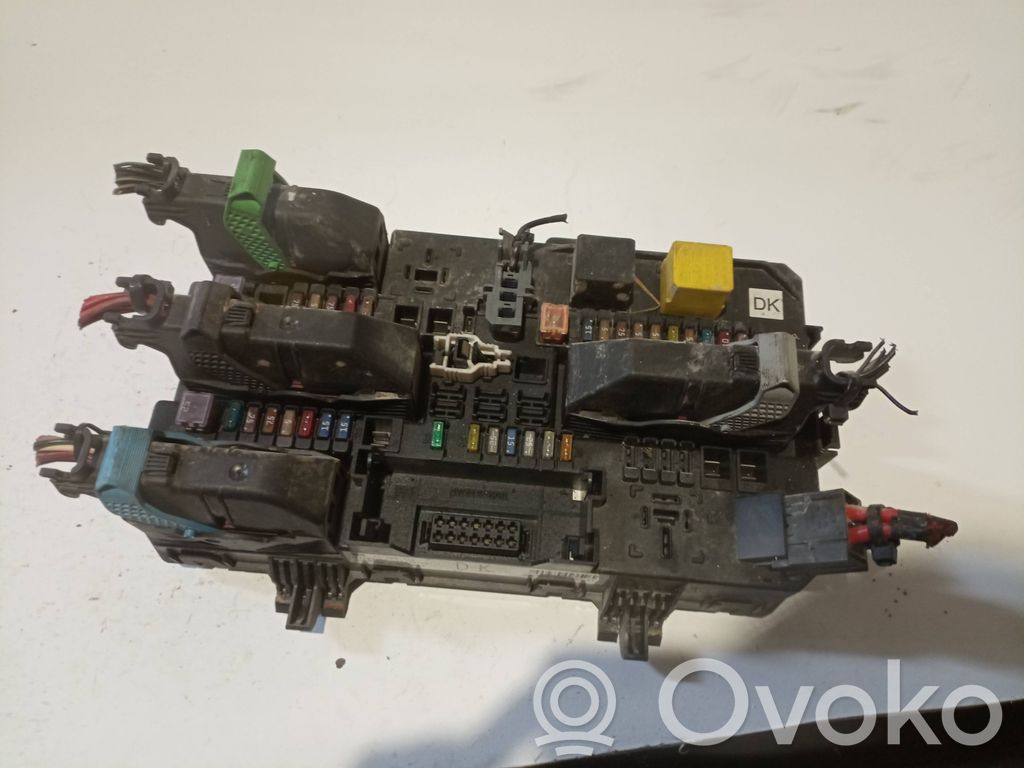 Opel Astra H Fuse module 