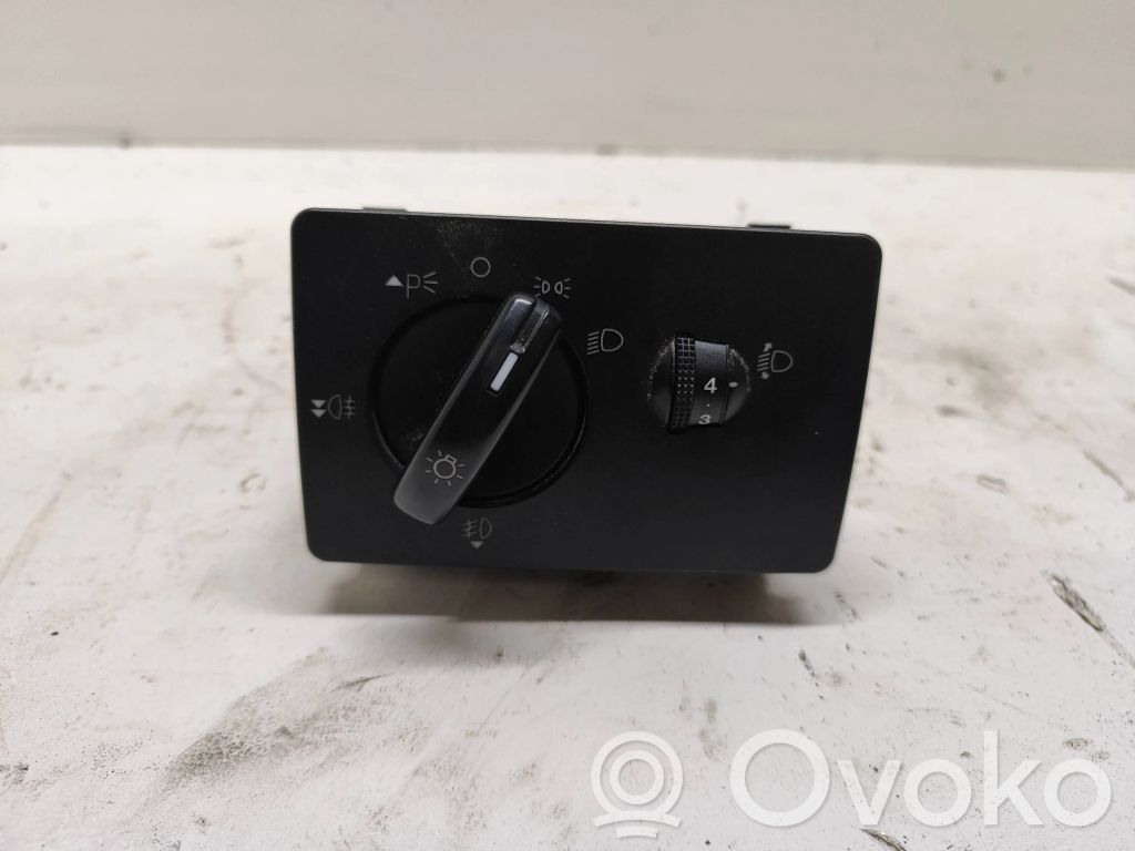 Light switch   4M5T13A024LA