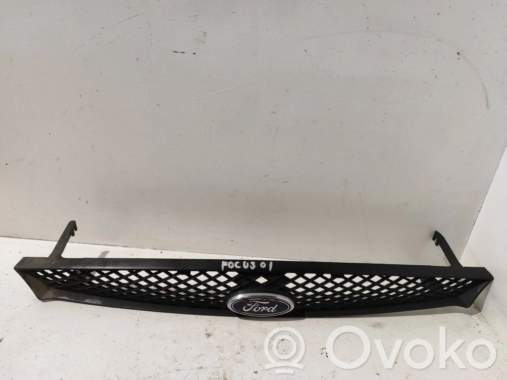 Front grill   98AB8200CH