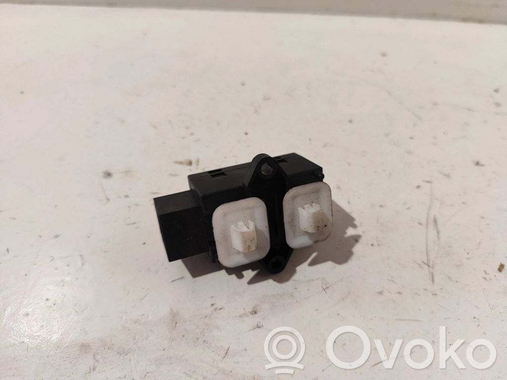Volkswagen Touareg I Seat heating relay 