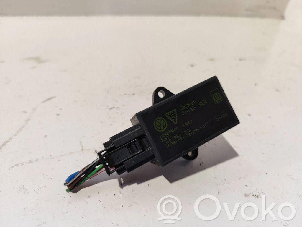 Volkswagen Touareg I Seat heating relay 