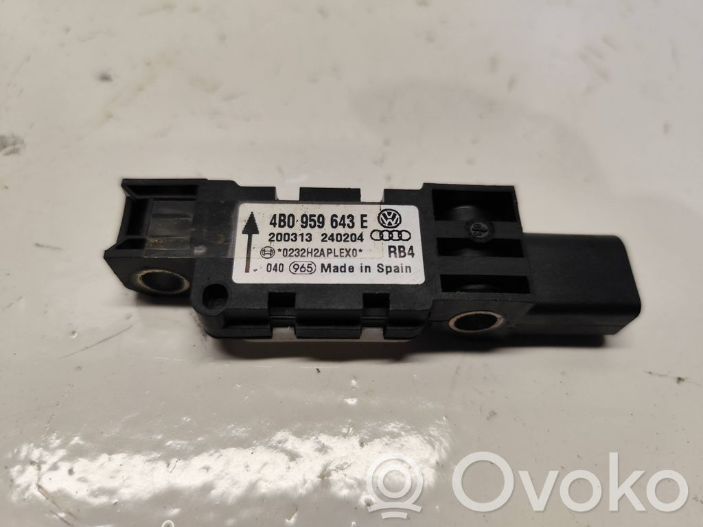Volkswagen Touareg I Airbag deployment crash/impact sensor 