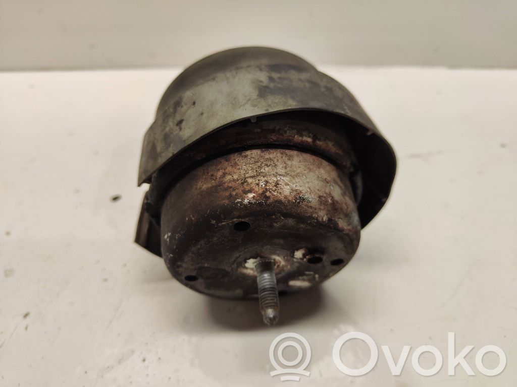 Audi A4 S4 B7 8E 8H Engine mount bracket 