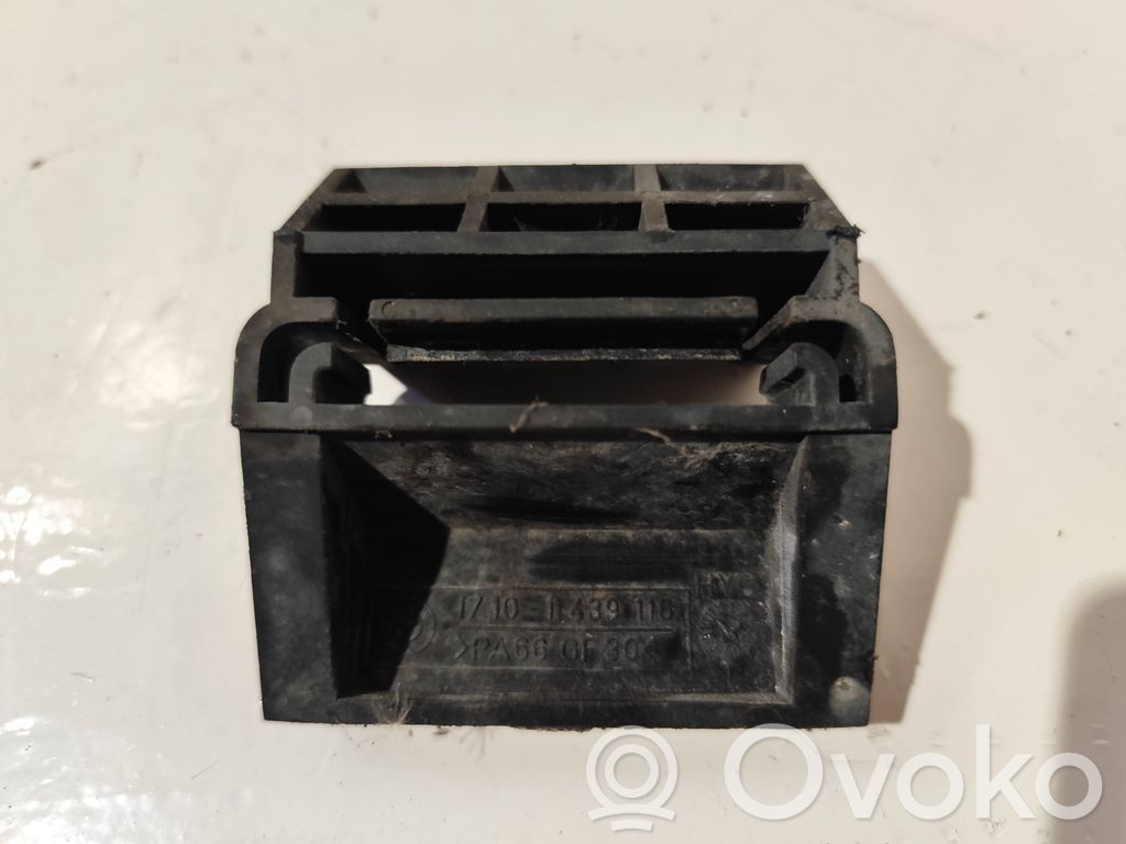 Radiator support slam panel bracket   1439116