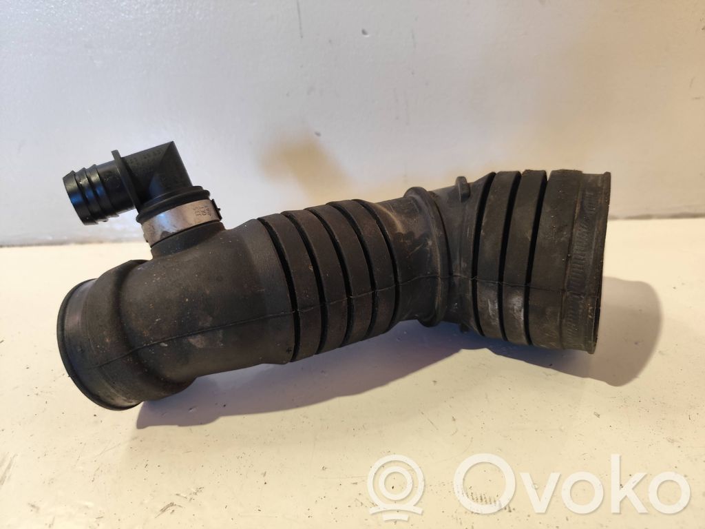 Audi A4 S4 B7 8E 8H Rura / Wąż dolotowy powietrza turbiny 