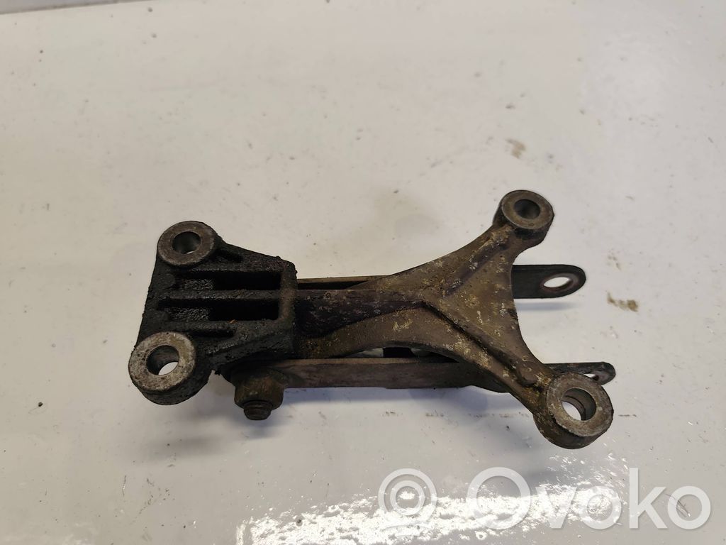 Engine mount bracket   9179014