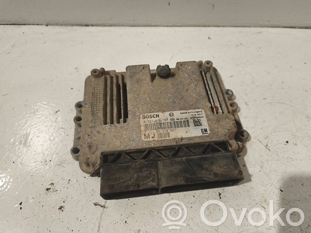 Opel Zafira B Engine control unit/module 