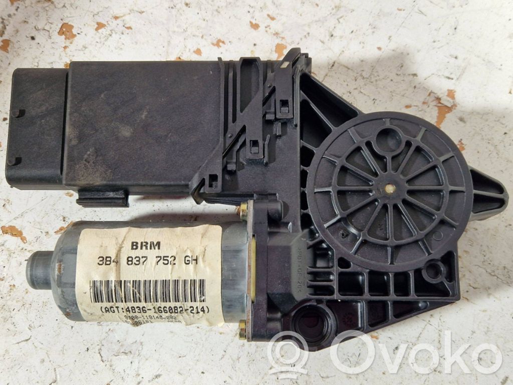 Volkswagen PASSAT B5 Silnik regulatora szyby drzwi przednich 