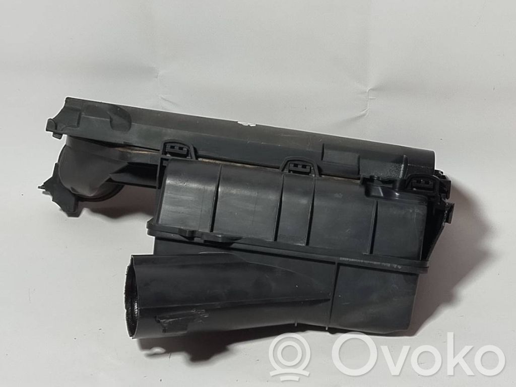 Ford Fusion Air filter box 