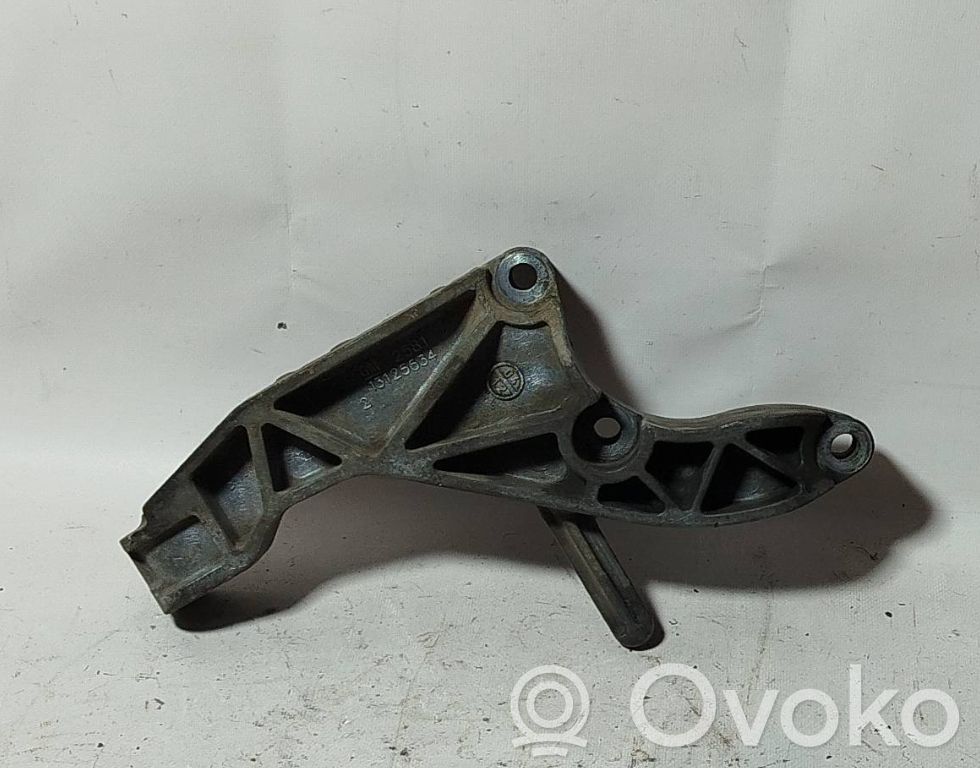 Opel Zafira B Engine mounting bracket 