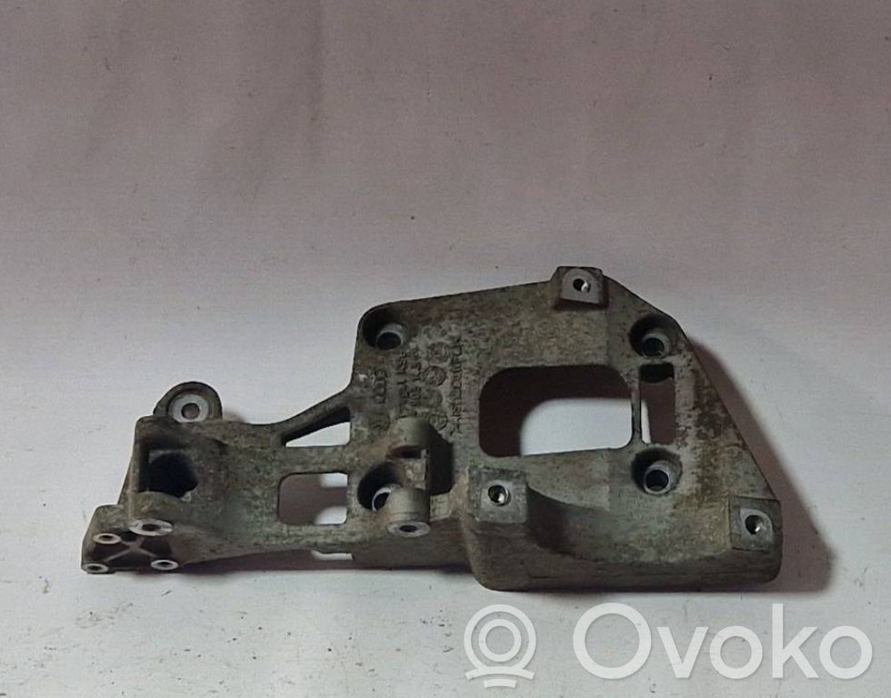 Volkswagen Jetta V Generatoriaus kronšteinas 