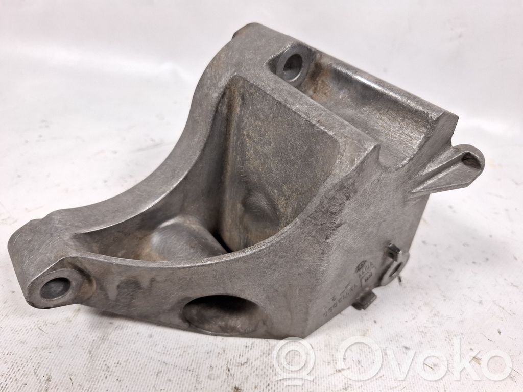Opel Vectra C Engine mounting bracket 