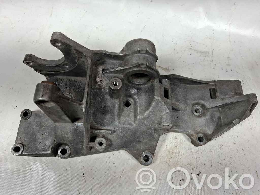 Volkswagen PASSAT B5 Generator/alternator bracket 