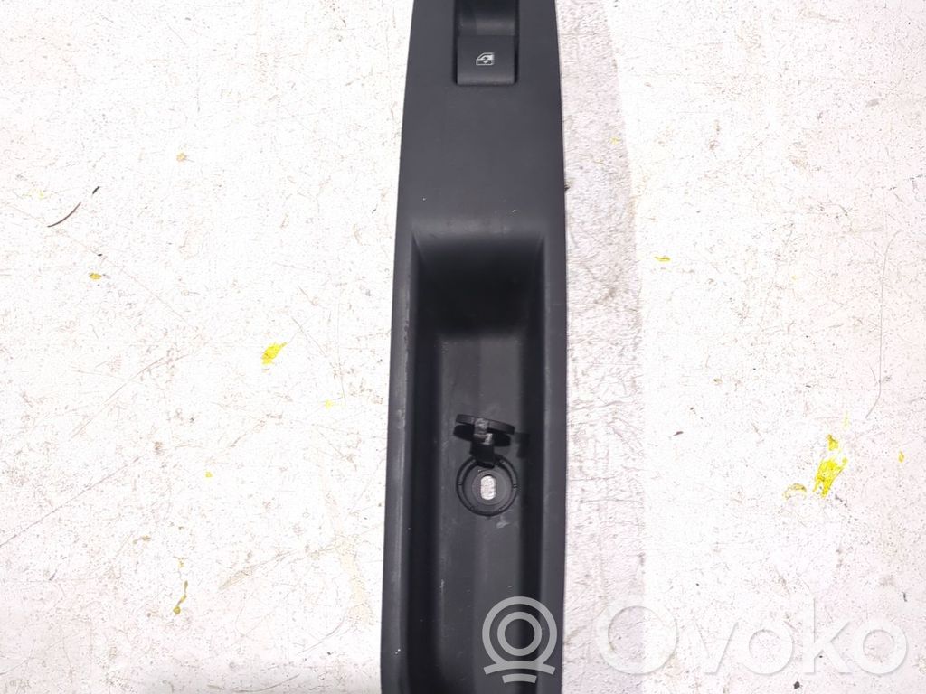 Opel Mokka Electric window control switch 