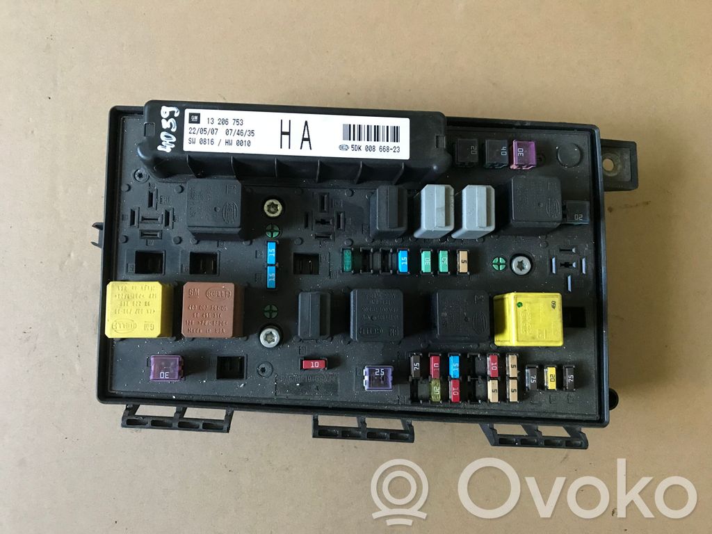 Opel Astra H Módulo de fusible 