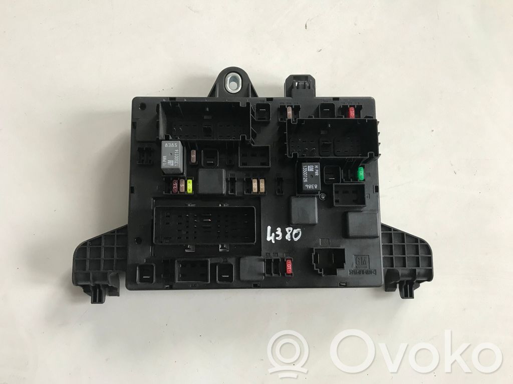 Opel Astra J Drošinātāju kaste (komplekts) 