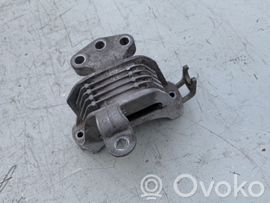 Opel Astra J Engine mount bracket 
