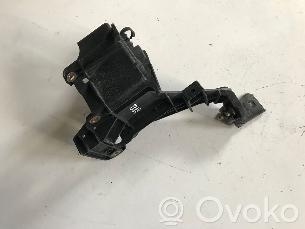 Opel Zafira B ABS-pumpun kiinnike 