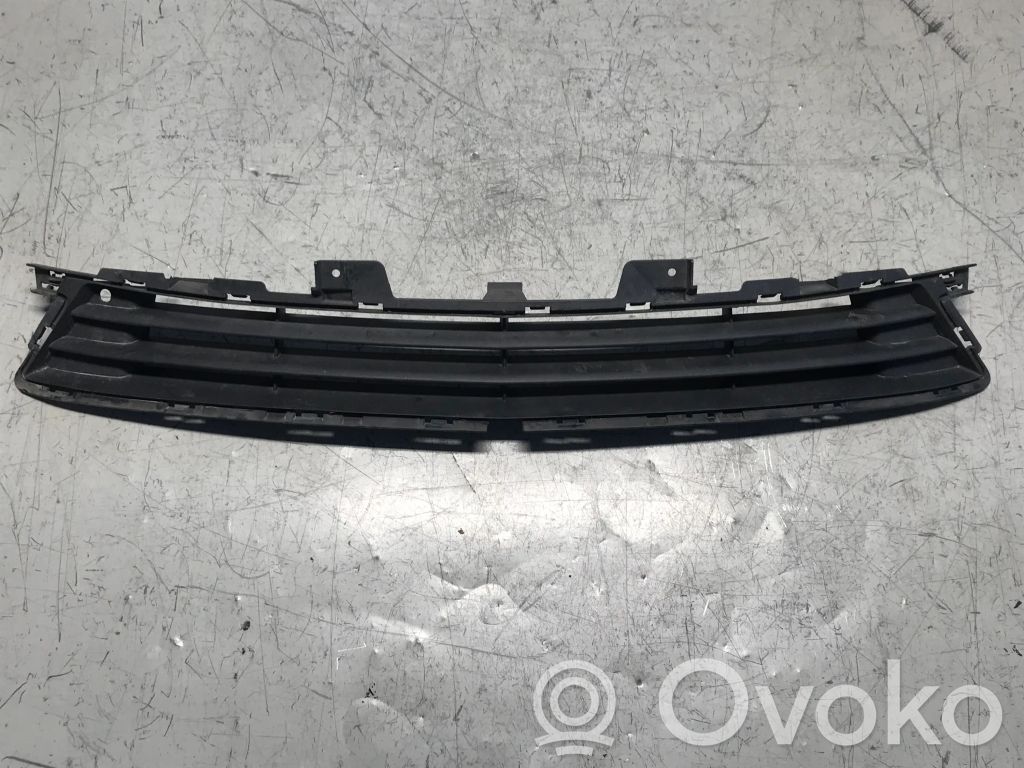 Opel Zafira C Mascherina inferiore del paraurti anteriore 