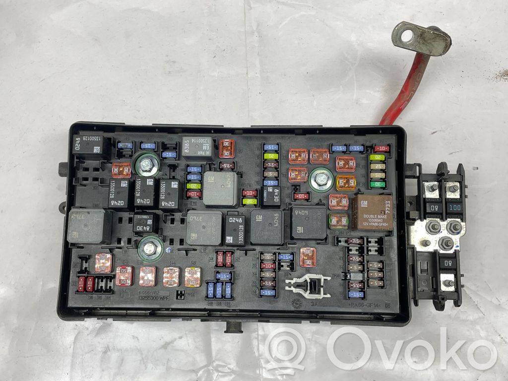 Opel Insignia A Fuse module 