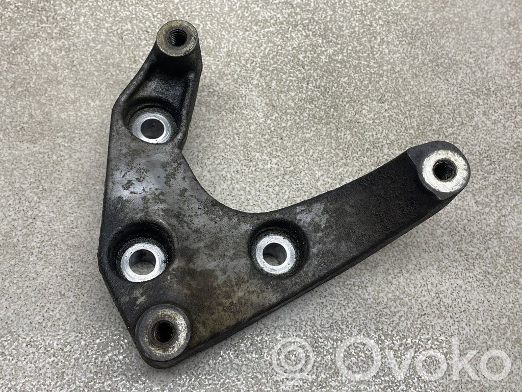 Opel Zafira B Engine mounting bracket 