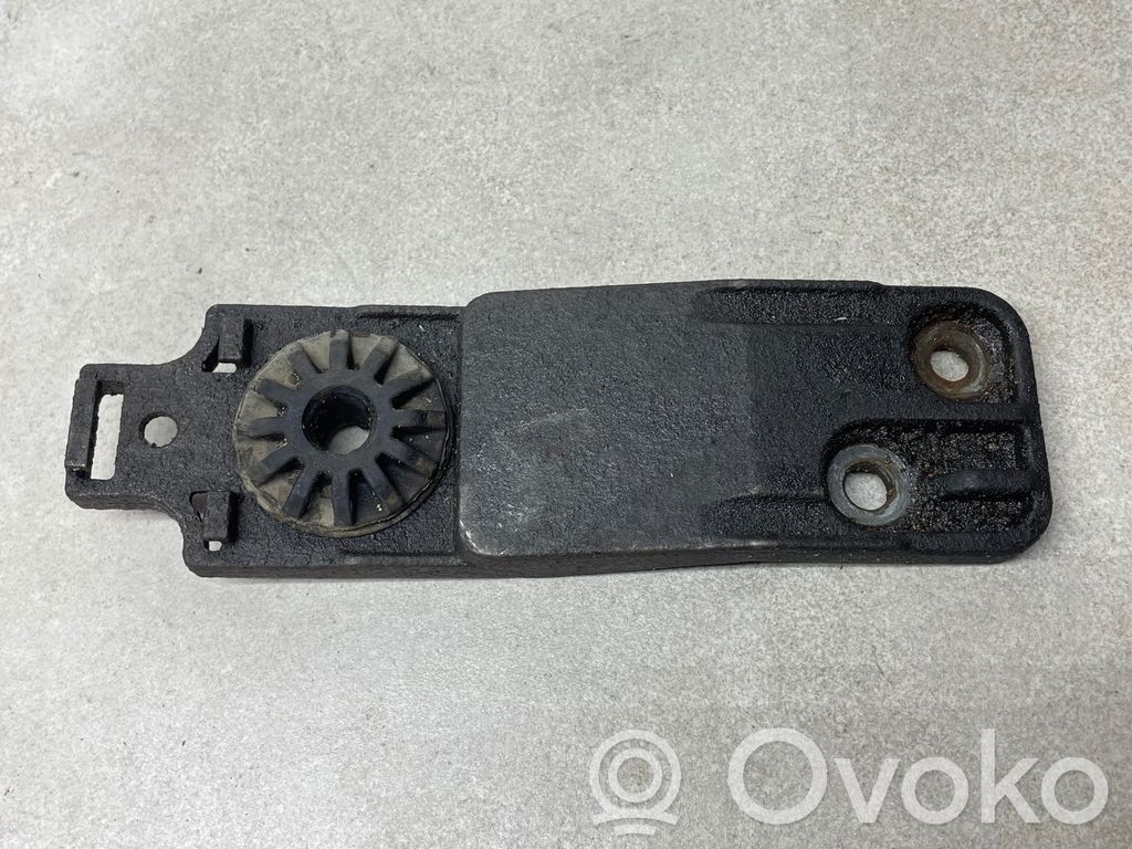 Opel Insignia A Radiator mount bracket 