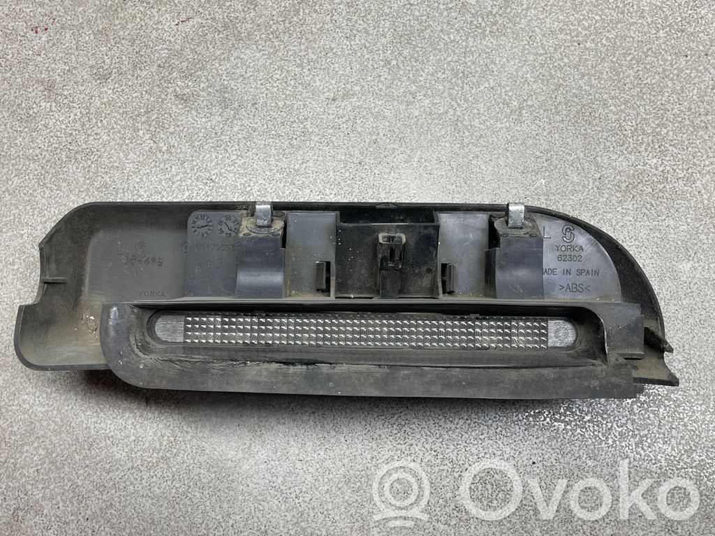 Opel Combo C Kolmas/lisäjarruvalo 