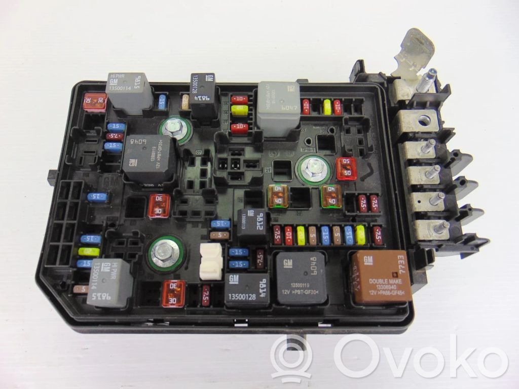 Opel Astra J Sicherungskasten 