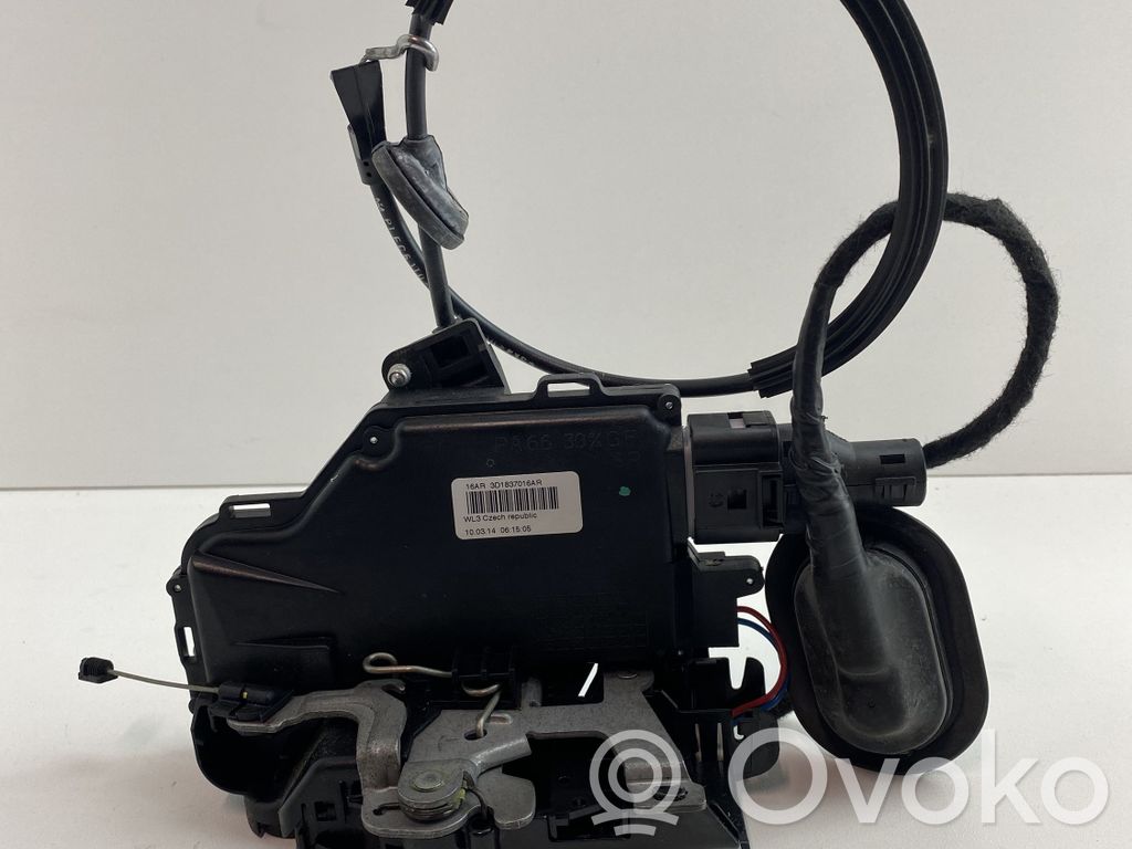 Volkswagen Touran II Front door lock 