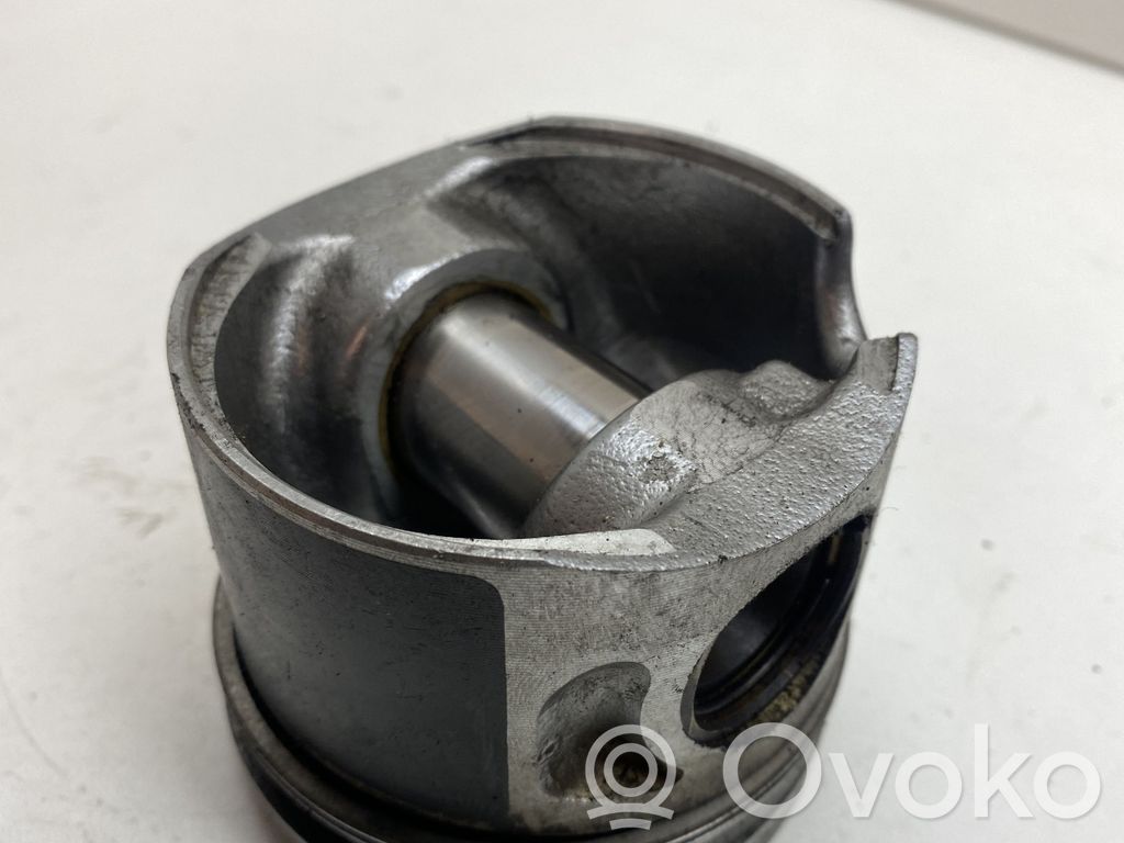 Skoda Octavia Mk2 (1Z) Piston 