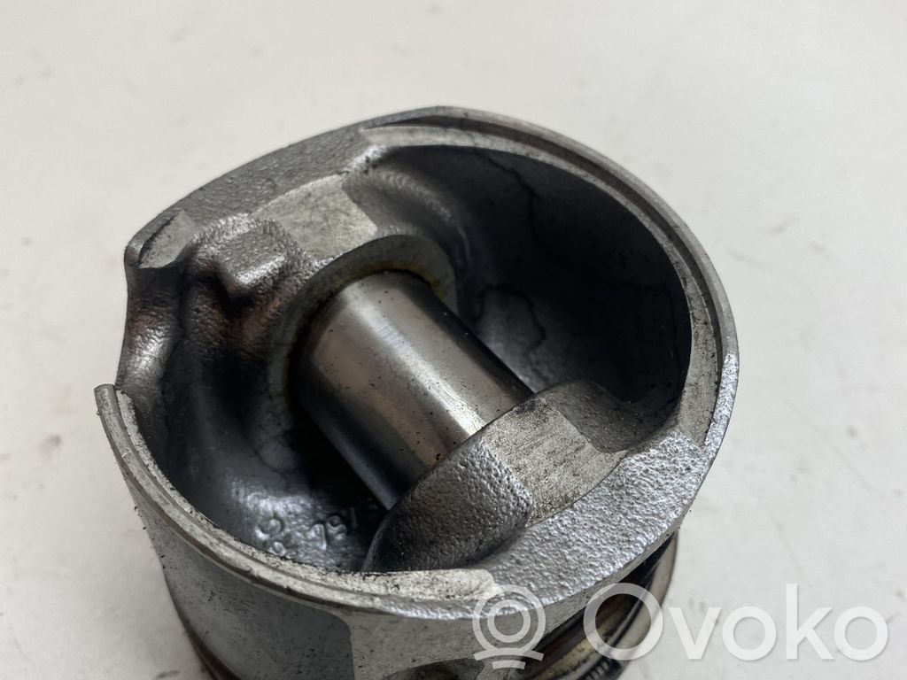 Skoda Octavia Mk2 (1Z) Piston 