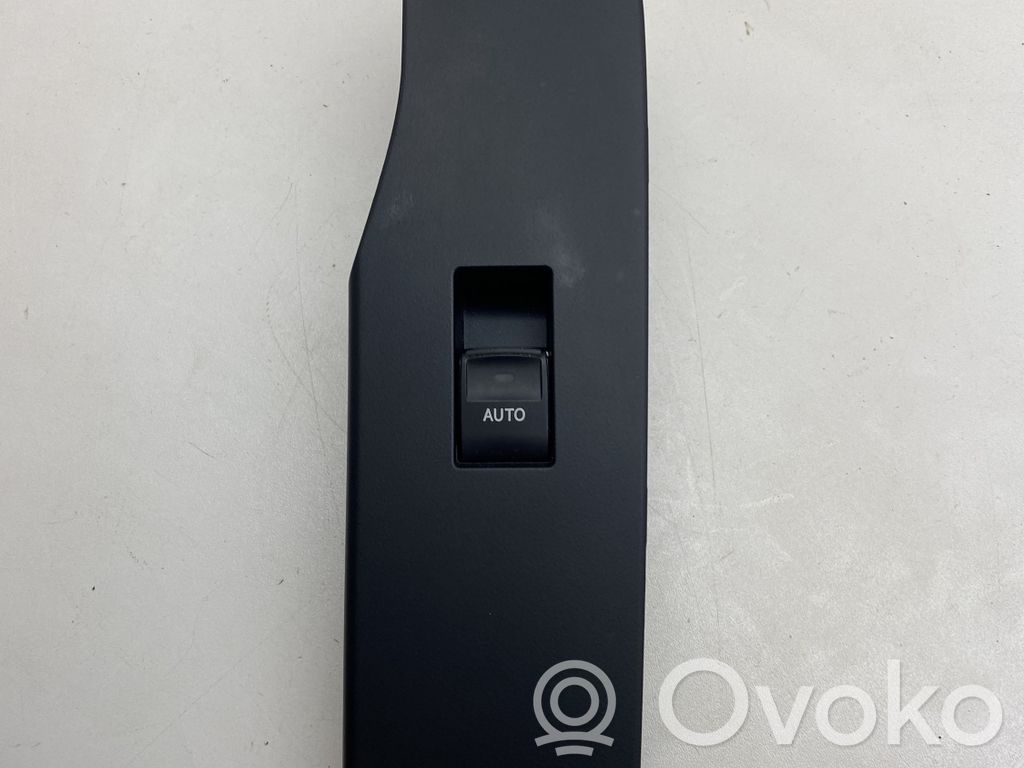 Toyota Auris E210 Electric window control switch 
