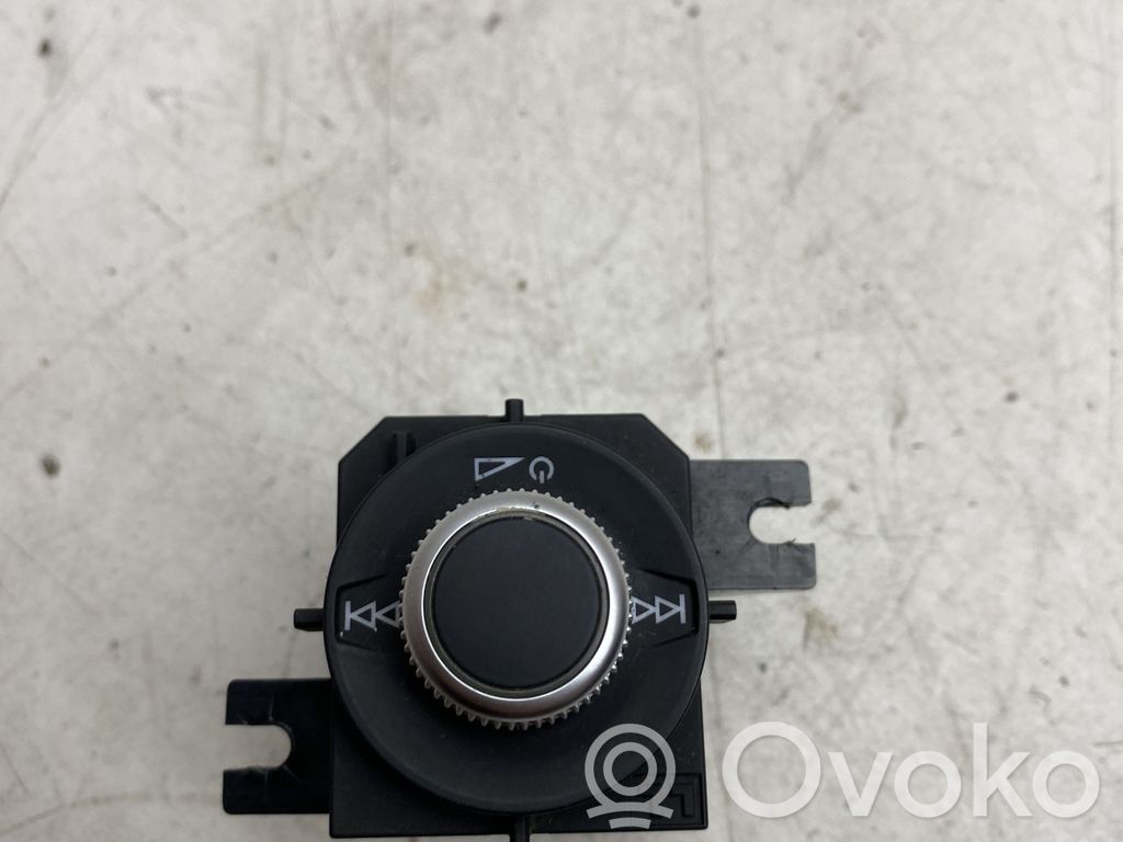 Audi Q2 - Sound control switch 