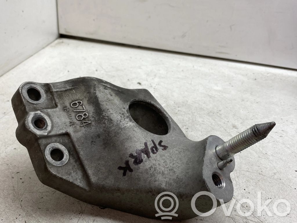 Chevrolet Spark Engine mounting bracket 