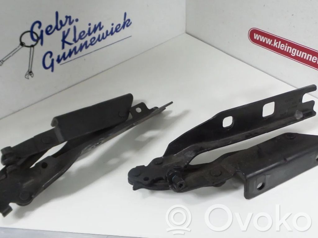 Tailgate/trunk/boot hinge   420827305C,420827306C