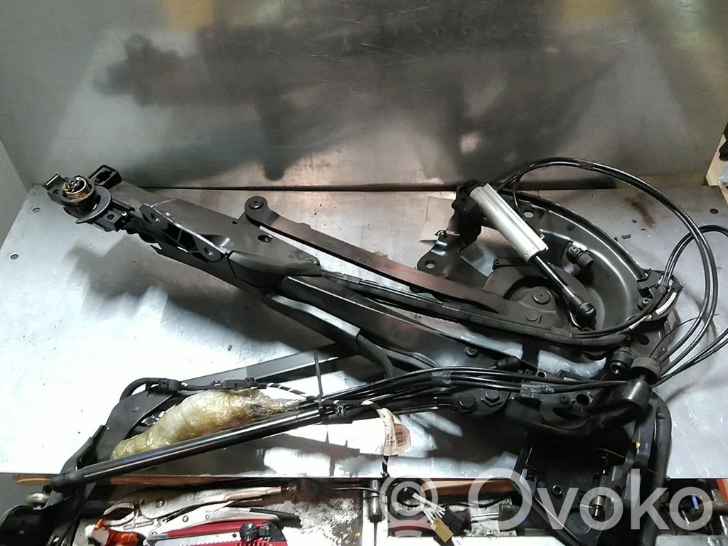 Tailgate/trunk/boot hinge   1Q0820349D