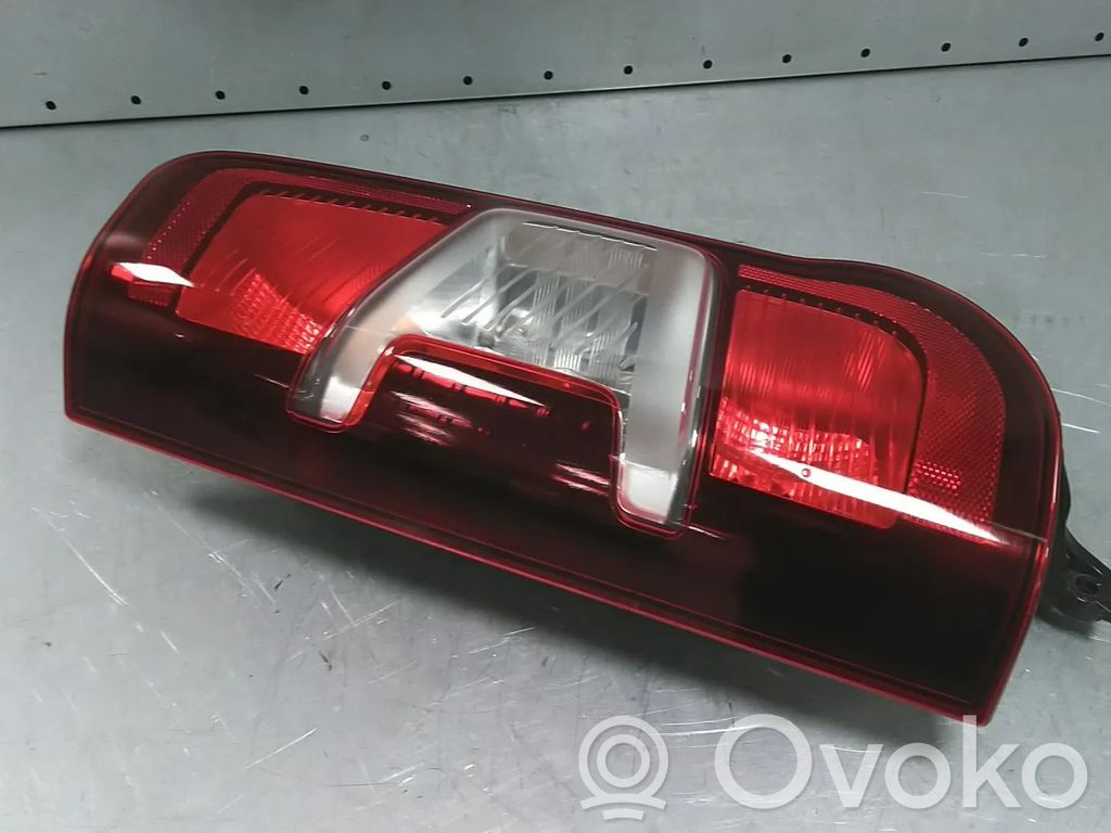 Rear/tail lights   9819235880