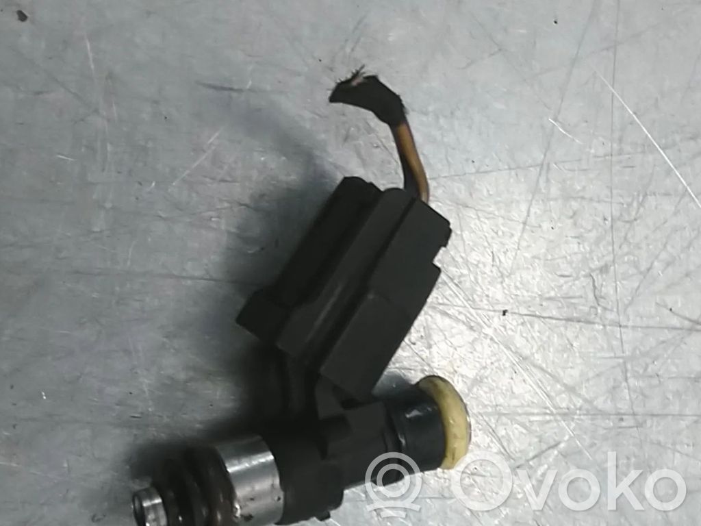 Volkswagen Touran II Wtryskiwacz paliwa 