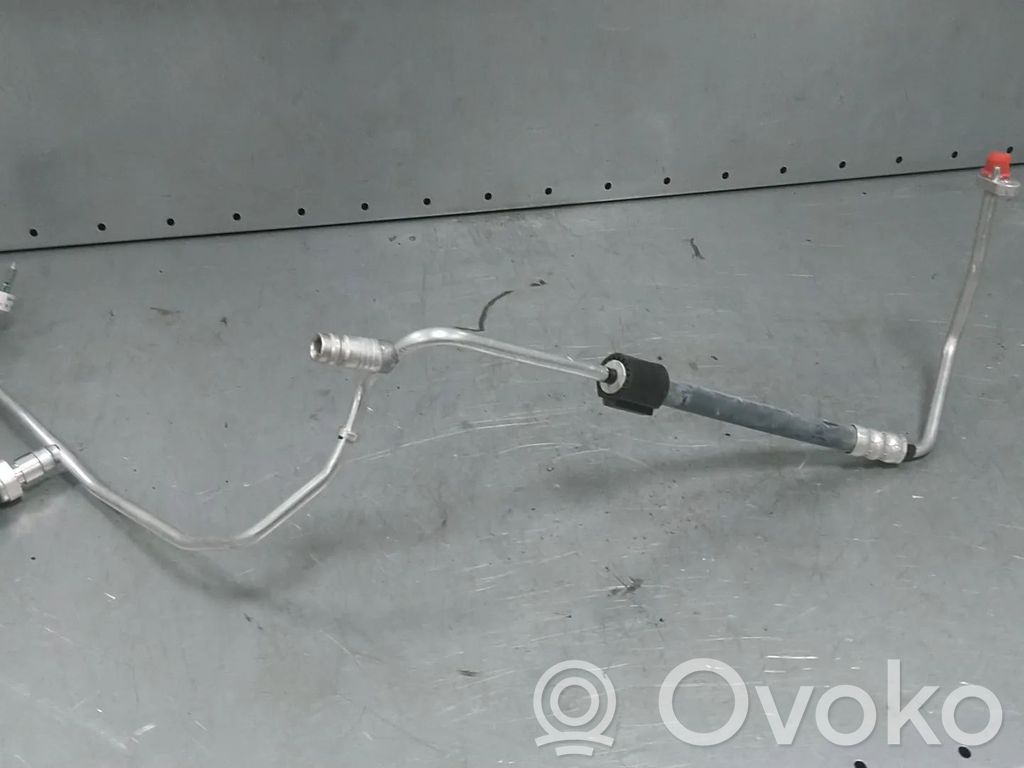Ilmastointilaitteen putki (A/C)   5Q0820741B
