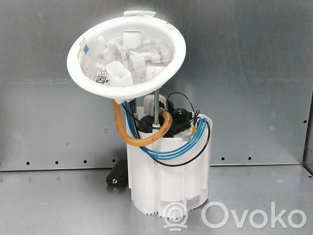 BMW 2 F22 F23 Bomba interna de combustible 