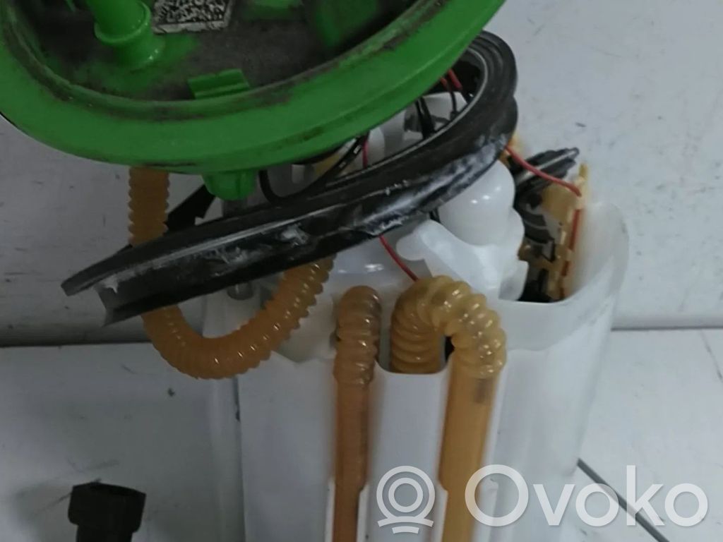 Volkswagen Golf VII Bomba interna de combustible 