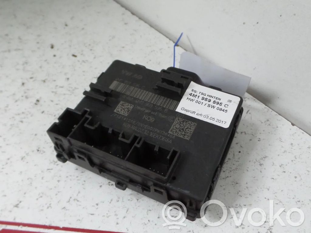Volkswagen Touareg III Door control unit/module 