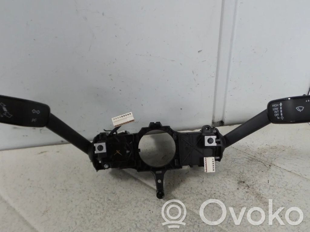 Volkswagen PASSAT B8 Interruptor/palanca de limpiador de luz de giro 