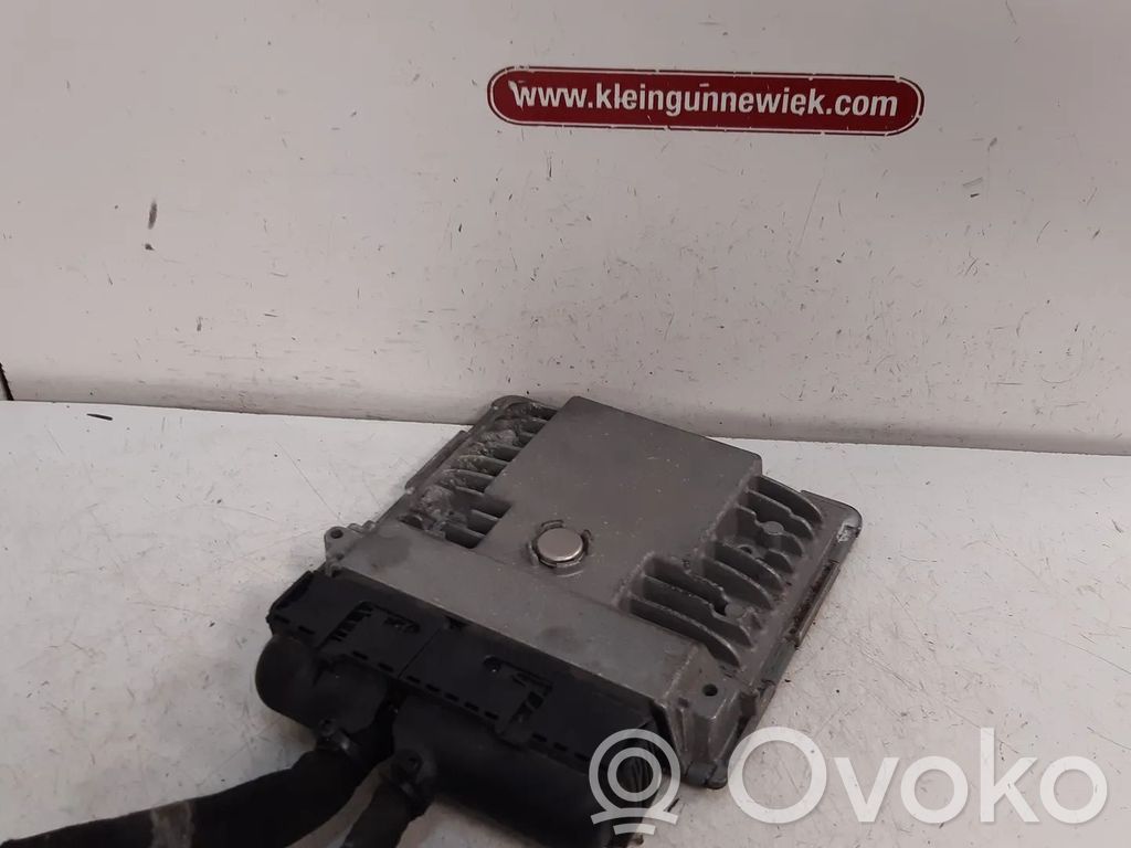 Volkswagen Golf VI Engine control unit/module 
