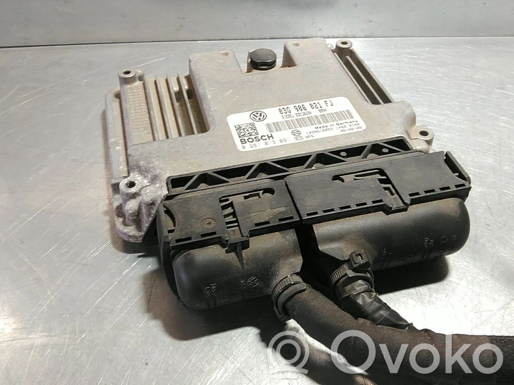 Volkswagen Golf V Engine control unit/module 
